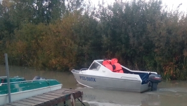 Абрис 400 УК на воде в протоке